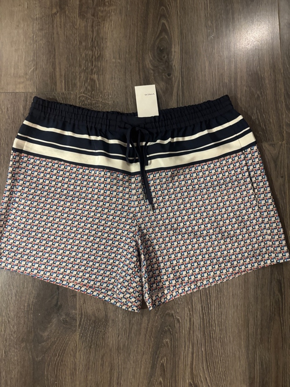 Vince Navy, White and Tan Geometric Drawstring lounge Shorts size Med NWT $245